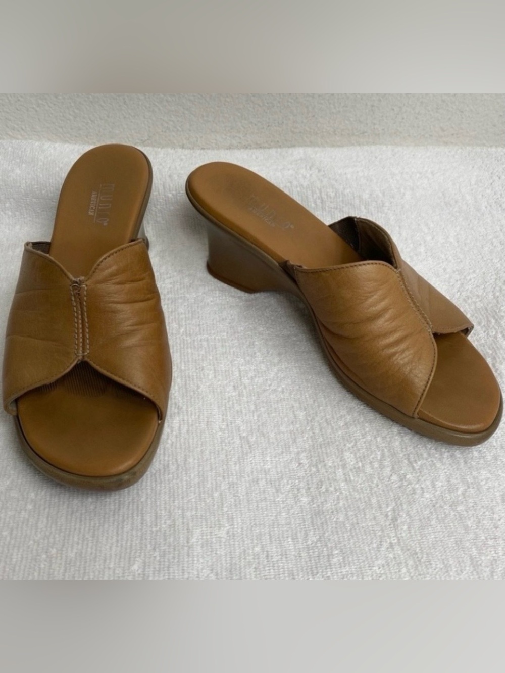 Munro Womens American Cognac Leather Peep Toe Slip On Wedge Sandal Boho Size 8